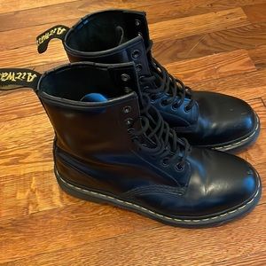 DR MARTENS 1460 WOMEN'S SMOOTH LEATHER LACE UP BOOTS